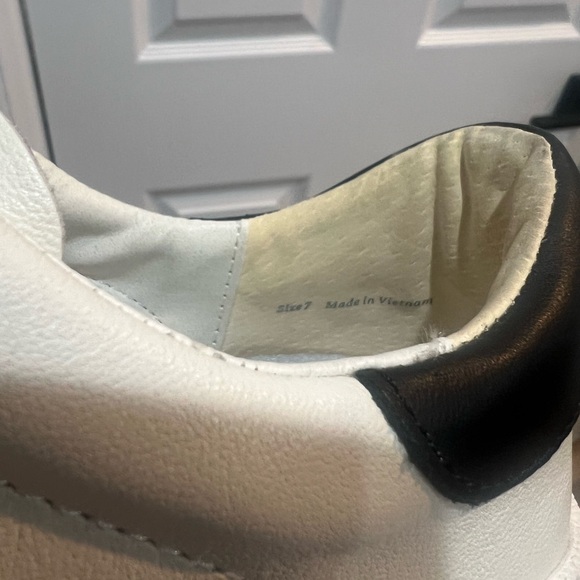 Dolce Vita Zina Low Top Sneaker - Picture 10 of 10